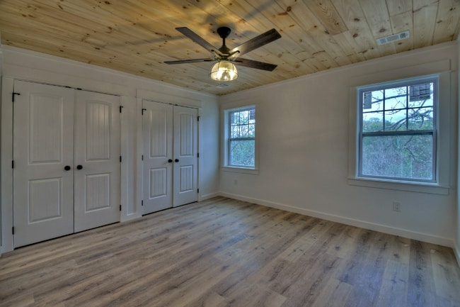 Building Photo - 64 Walnut Dr