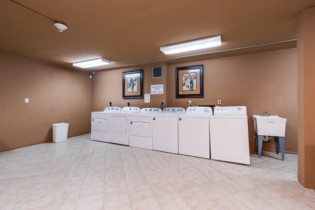 Building Photo - 1000 Spanish River Rd