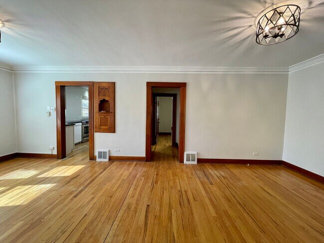 Building Photo - $0 DEPOSIT OPTION, NEW PAINT, TRADITIONAL BRICK HOME, WALKING DISTANCE TO DU!! LARGE BACKYARD, DE...