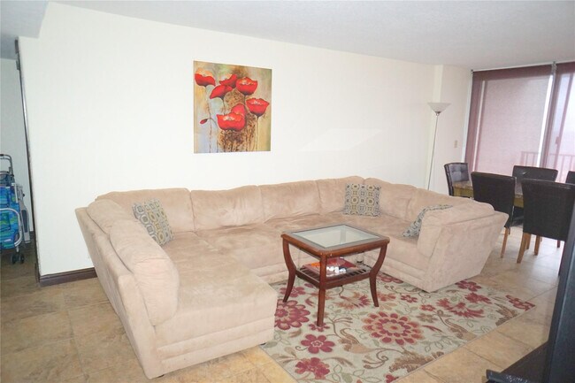 Building Photo - 525 N Ocean Blvd