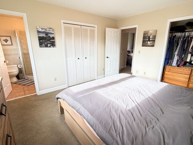 Building Photo - 6841 Crooked Tree Dr