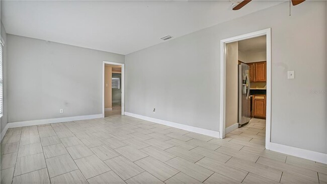 Building Photo - 2992 Chantilly Ave