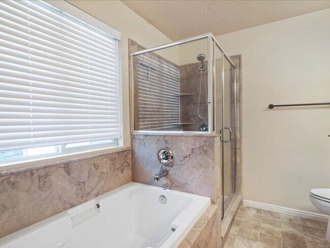 Building Photo - West Jordan 3 bed 2 bath Family home