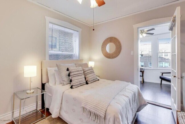 Building Photo - 1628 W Columbia Ave