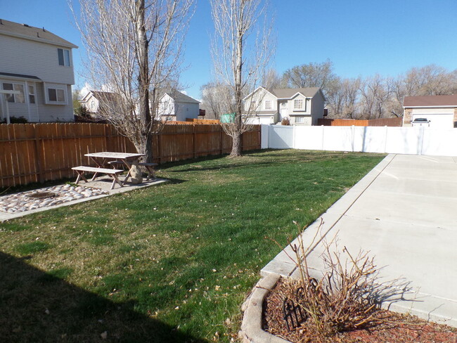 Building Photo - 4 Bed | 2.5 Bath Home in Clinton – Ready for Move-In!