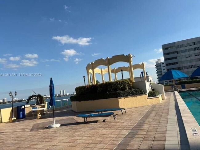 Building Photo - 7601 E Treasure Dr