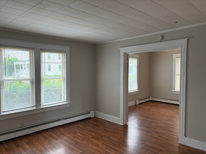 Building Photo - 528 Stanley St