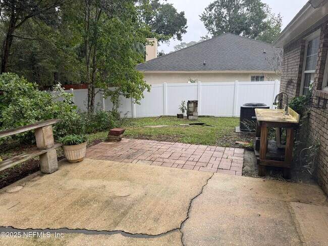 Building Photo - 958 Long Lake Dr