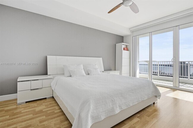 Building Photo - 801 Brickell Key Blvd