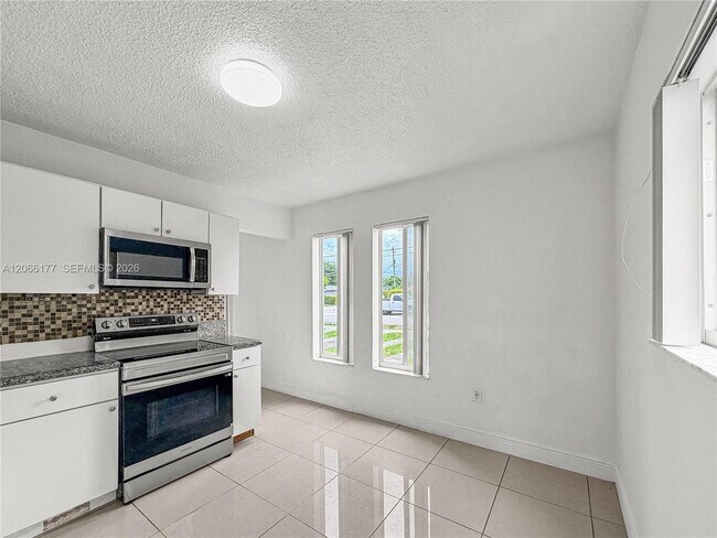 Building Photo - 9103 SW 38th St