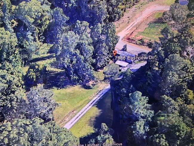 Building Photo - 7900 Eastview Dr