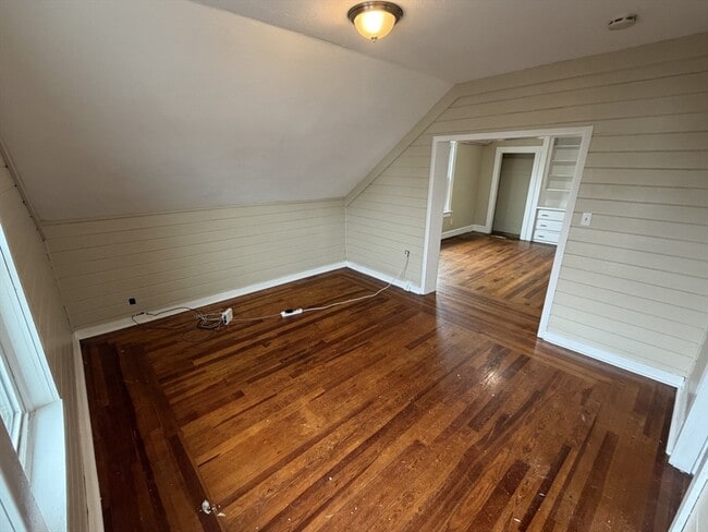Building Photo - 220 Osborn St