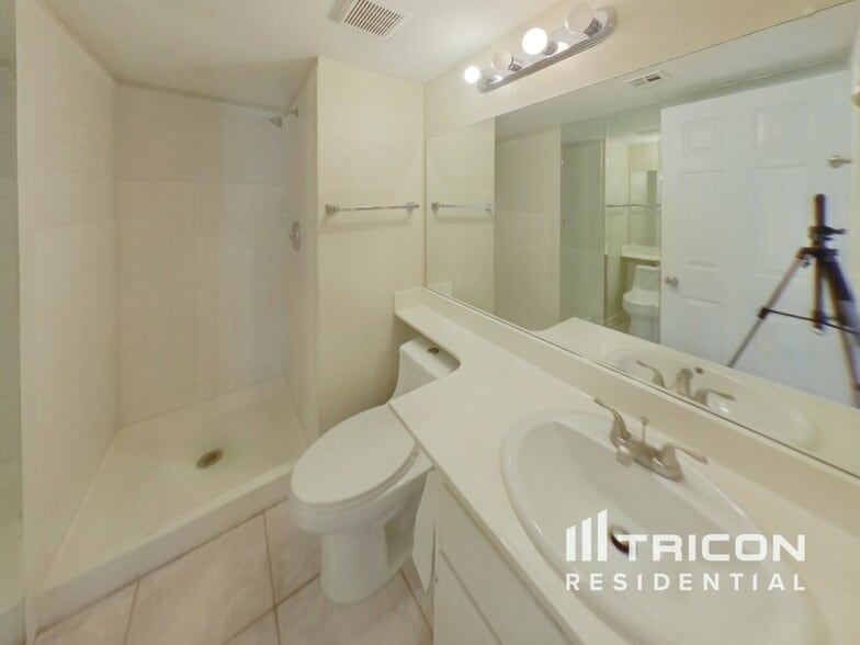 Building Photo - 1584 Bright View Dr