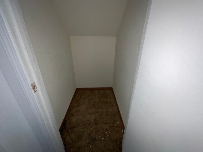 Building Photo - 5 Bedroom Home on 5 Acres!