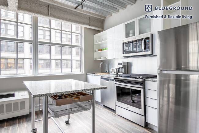 Building Photo - 60 E Benton Pl