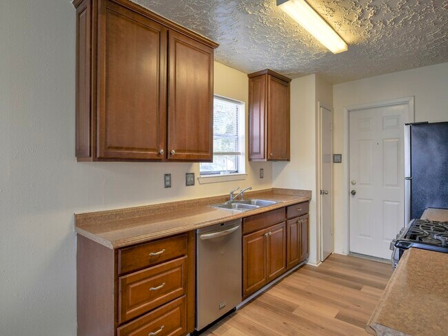 Building Photo - 1934 Feather Ridge Dr