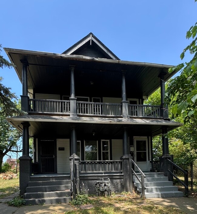 Primary Photo - 9013/15 Yale Avenue - 1