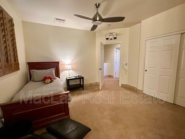 Building Photo - 5711 W Linda Ln