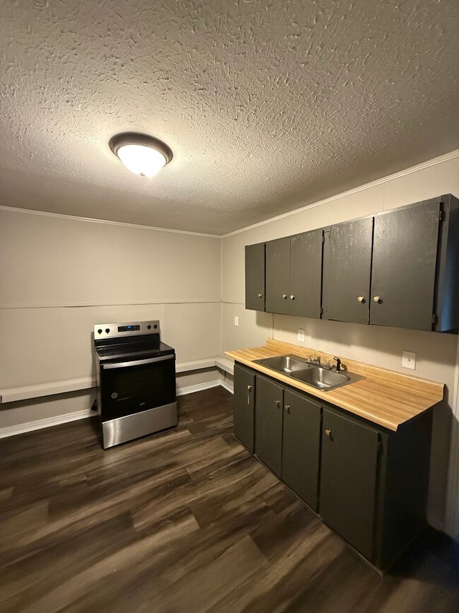 Building Photo - 616-622 14th St Quadplex