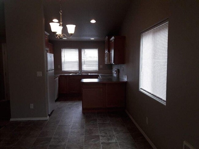 Building Photo - UPDATED Single Family Home!