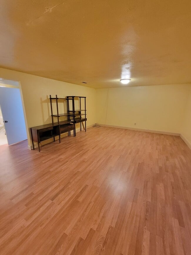 Building Photo - Spacious, Basement One Bedroom with Private Entry! Port Orchard - Available Now!