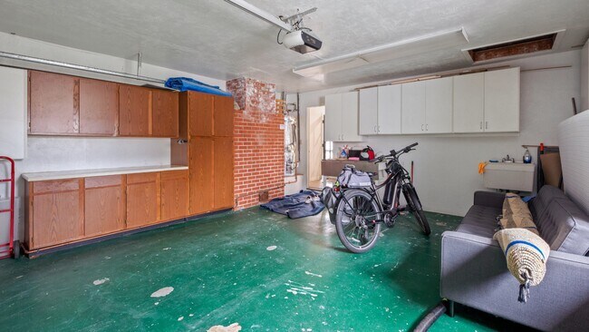 Building Photo - 1819 Cedar St