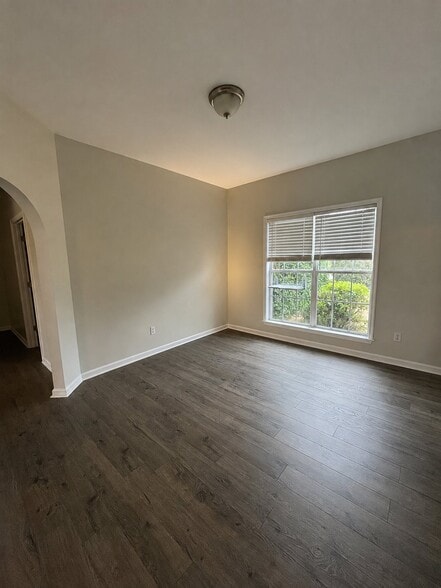 Building Photo - 201 Fountain Crest Dr