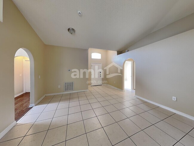 Building Photo - 6817 Westlake Blvd