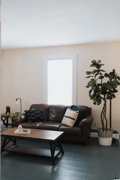 Building Photo - 181 Main St