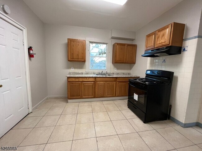 Building Photo - 39 3rd St