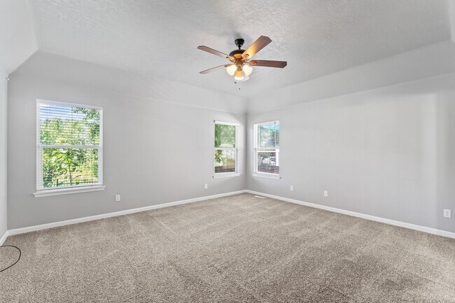 Building Photo - 552 E Whitney Ct