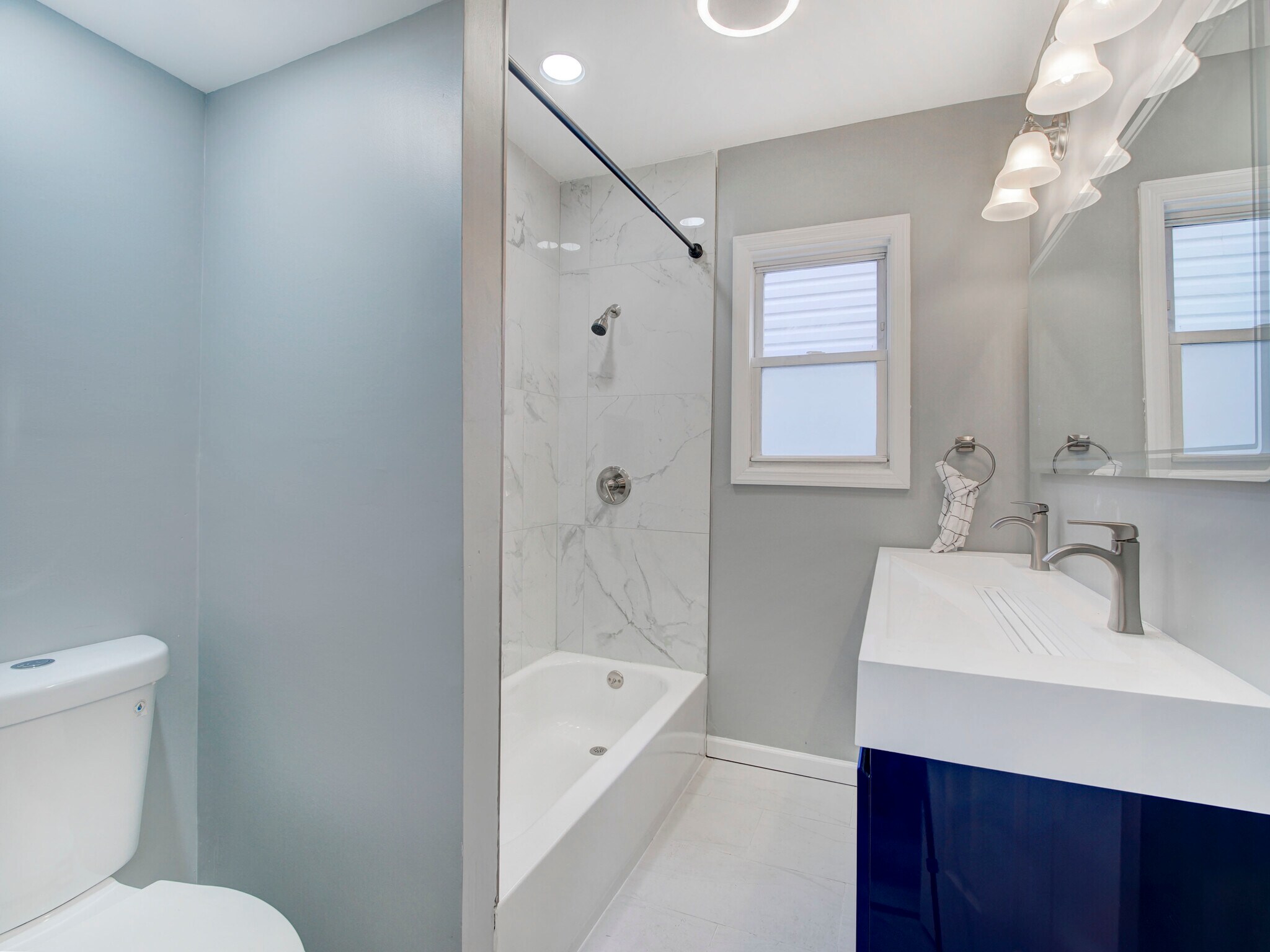 Building Photo - 20 W 49th St