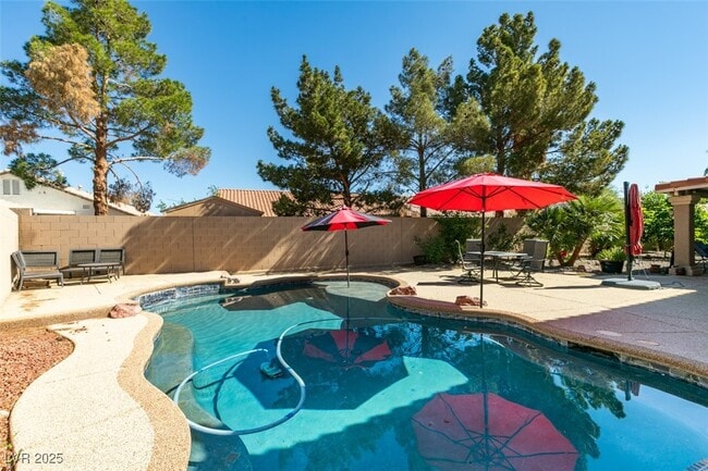 Building Photo - 1048 Painted Daisy Ave