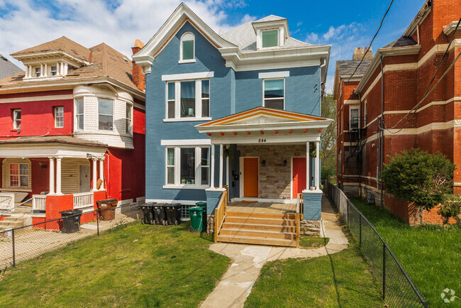Building Photo - 844 Oak St