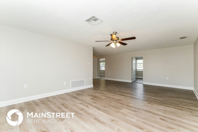 Building Photo - 9426 Legend Ln