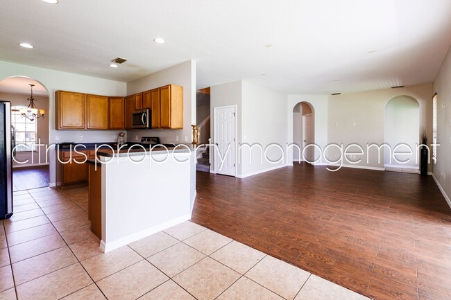Building Photo - Spacious 4/3 in Independence Available Now!