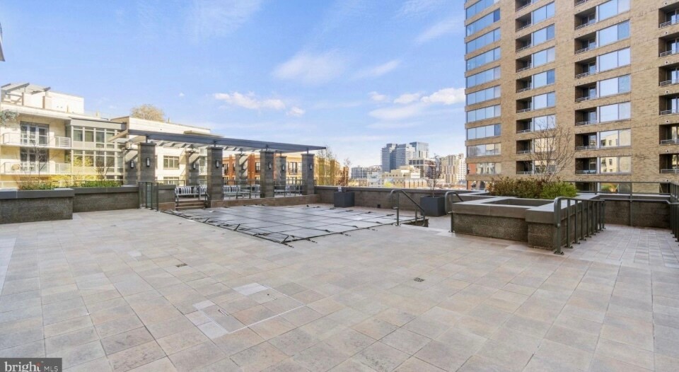 Building Photo - 2000 Clarendon Blvd