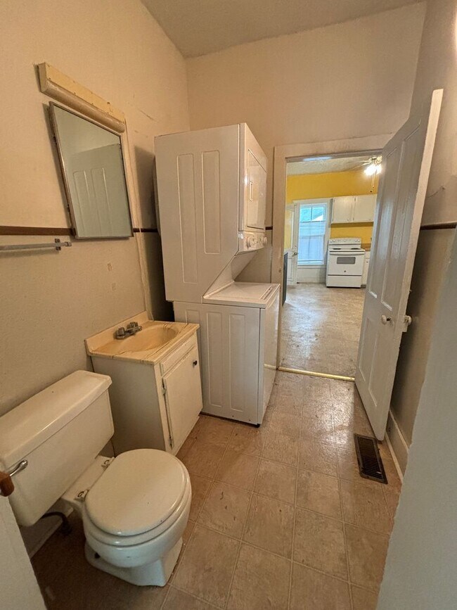 Building Photo - Italian Estates Property Management