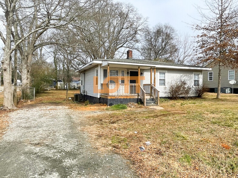 Building Photo - 206 Wilbanks St