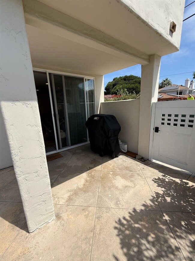 Building Photo - 2305 Camino Del Mar