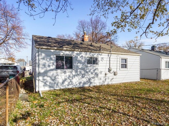 Building Photo - 1320 E Goulson Ave