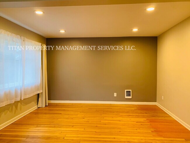 Building Photo - Beautiful 3BR/2BA Home in NE Portland | 1,600 Sq Ft | Private Fenced Yard | W/D Included