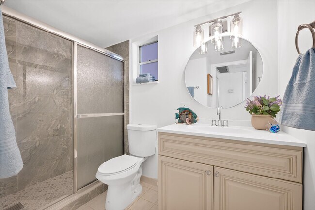 Building Photo - 2856 Garden Dr S