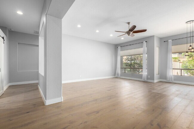 Building Photo - Arabian Views 4 bed 2 bath with pool