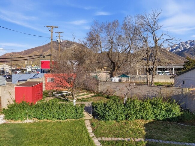 Building Photo - 2885 E Loran Heights Dr