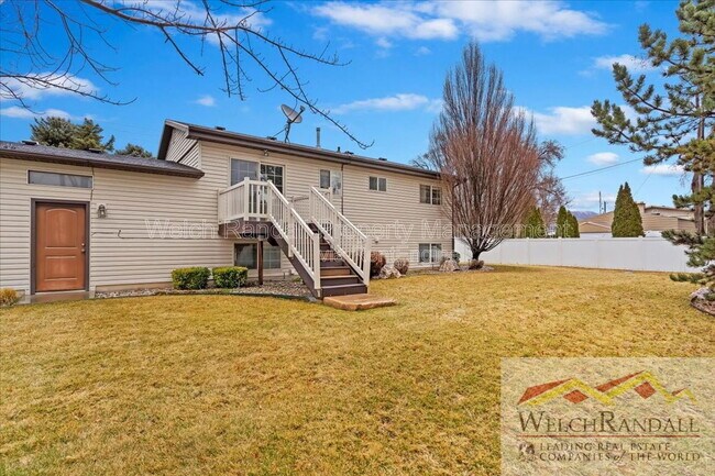 Building Photo - 1007 W 17th St