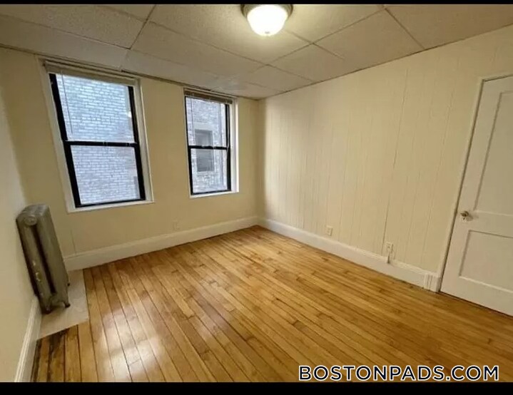 Building Photo - 439 Cambridge St