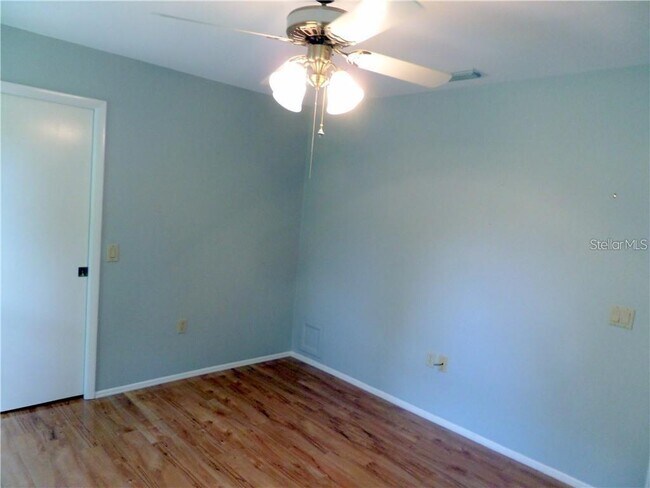 Building Photo - 3601 Garden Lakes Clenet