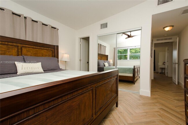 Building Photo - 2305 N Ocean Blvd