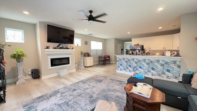 Building Photo - Modern 4-Bedroom Virginia Beach Home Near Town Center!